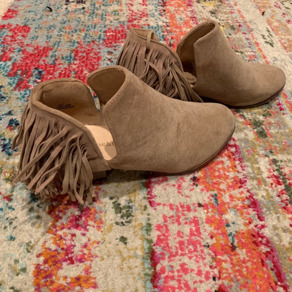 Fringe booties 6.5